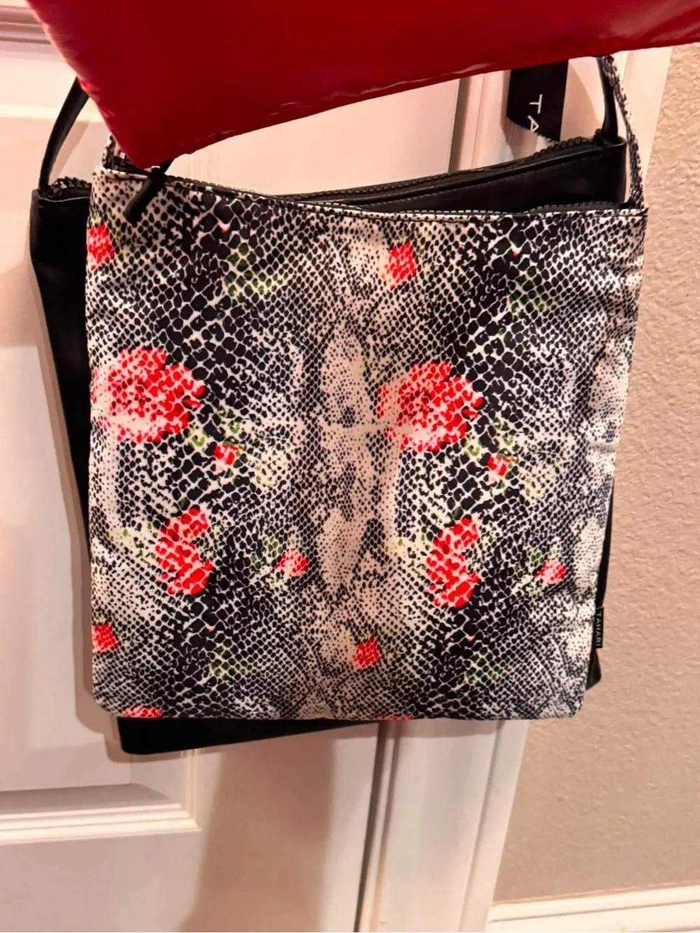 Tahari bold compact shoulder